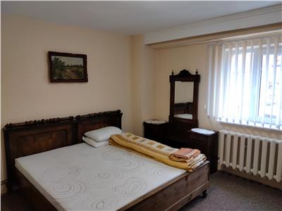 Apartament cu 4 camere de inchiriat in Alba Iulia.
