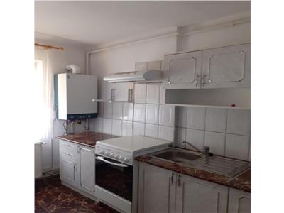 Apartament cu 3 camere de inchiriat in Alba Iulia.