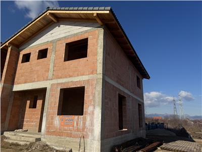 Casa la rosu de vanzare in Alba Iulia