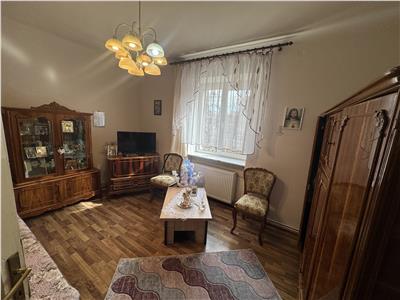 Apartament  la casa cu teren de vanzare in Alba Iulia-Centru