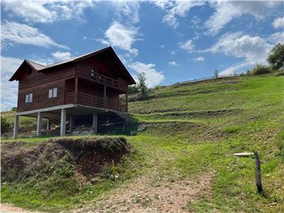 Casa de lemn cu teren de vanzare in Alba Iulia zona Micesti