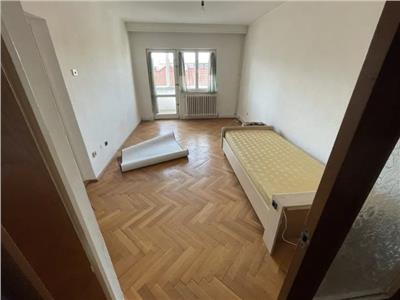 Apartament cu 3 camere de vanzare in Alba Iulia Zona Caroline