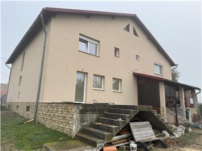 Casa tip duplex de vanzare in Santimbru
